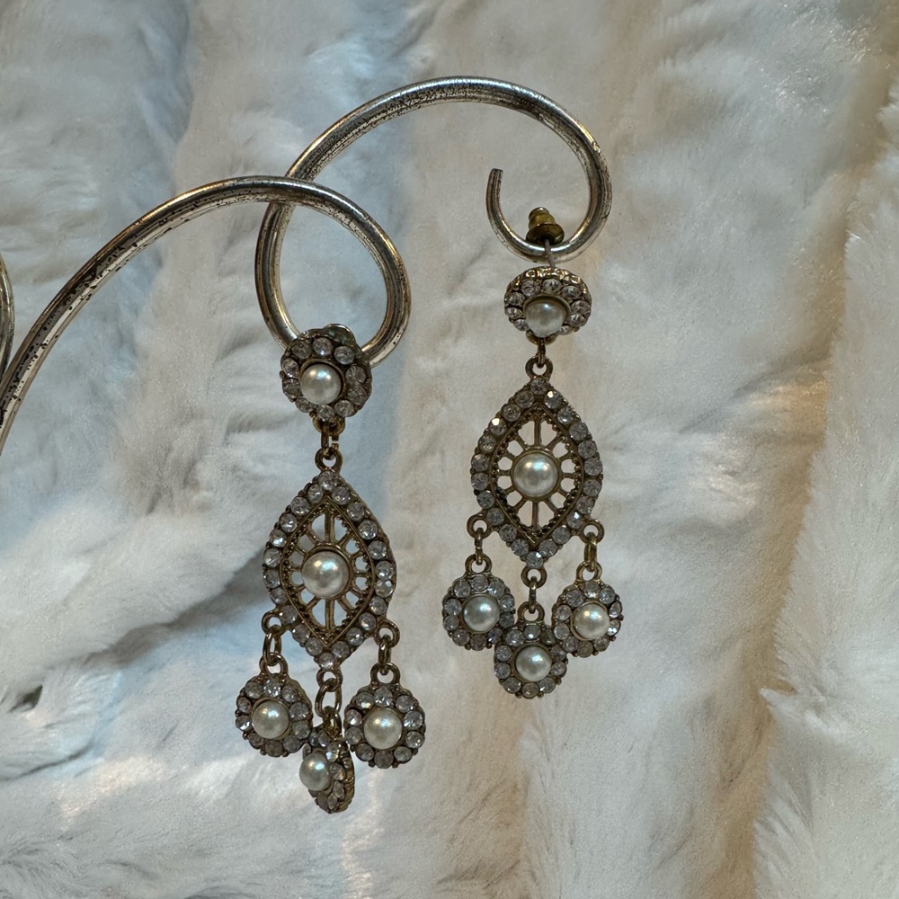Elegant Pearl and Gold Dangle Earrings